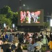 Suasana nonton bareng film pahlawan di Plaza Patriot Chandrabaga, Minggu (8/6/2025) malam.