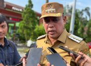 Wali Kota Bekasi Tri Adhianto saat memberikan keterangan kepada awak media.