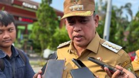 Wali Kota Bekasi Tri Adhianto saat memberikan keterangan kepada awak media.