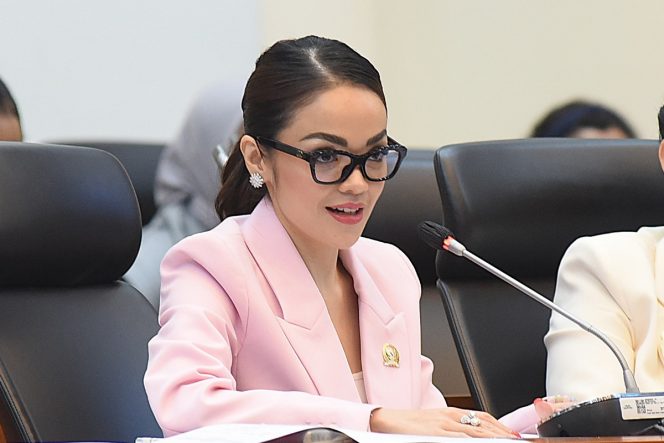 
					Anggota Komisi I DPR RI, Andina Thresia Narang,