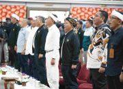 Wakil Bupati Bekasi, Asep Surya Atmaja (dua dari kanan) turut hadiri Penyambutan dan Syukuran Kontingen Jawa Barat yang berhasil mempertahankan gelar Juara Umum pada Festival Olahraga Rekreasi Masyarakat Nasional (FORNAS) VIII Tahun 2025 di Pusdai Kota Bandung, Kamis (7/8/2025).