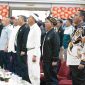 Wakil Bupati Bekasi, Asep Surya Atmaja (dua dari kanan) turut hadiri Penyambutan dan Syukuran Kontingen Jawa Barat yang berhasil mempertahankan gelar Juara Umum pada Festival Olahraga Rekreasi Masyarakat Nasional (FORNAS) VIII Tahun 2025 di Pusdai Kota Bandung, Kamis (7/8/2025).