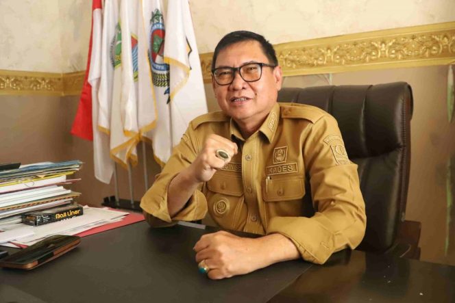 
					Kepala Desa Muktiwari, Bahrudin.