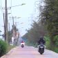 Pengendara sepeda motor melintasi Jalan Raya Cikarang Bekasi Laut (CBL).