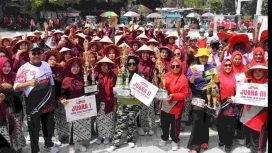 Ribuan peserta dari berbagai instansi di Kecamatan Cabangbungin mengikuti lomba Gerak Jalan 2025 dalam rangka memeriahkan Hari Jadi Kabupaten Bekasi ke-75 dan HUT RI ke-80, Senin, (11/08/2025) 