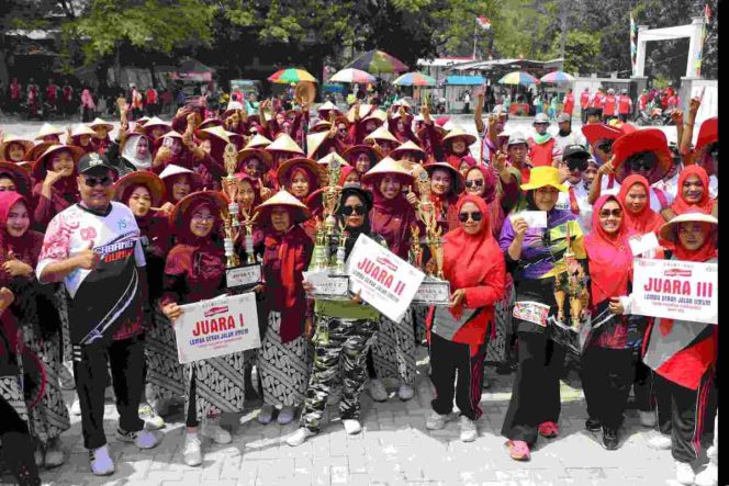 
					Ribuan peserta dari berbagai instansi di Kecamatan Cabangbungin mengikuti lomba Gerak Jalan 2025 dalam rangka memeriahkan Hari Jadi Kabupaten Bekasi ke-75 dan HUT RI ke-80, Senin, (11/08/2025) 
