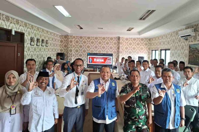 
					Sosialisasi Aksi Perubahan dengan tema “Penguatan Pengelolaan Pelayanan Publik oleh Aparatur melalui DI SINTREUK (Disiplin dan Sinergi Tata Regulasi, Evaluasi serta Ukur Kinerja)”.