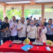 Foto bersama usai sosialisasi layanan darurat Call Center Patriot Siaga 112 di Jatiasih, Jumat (24/10/2025).