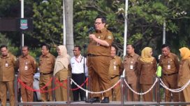 Kepala Dinas Kesehatan Kabupaten Bekasi, dr. Arief Kurnia, dalam Apel Pagi bersama Aparatur Sipil Negara (ASN) di Plaza Pemkab Bekasi, Senin (13/10/2025).