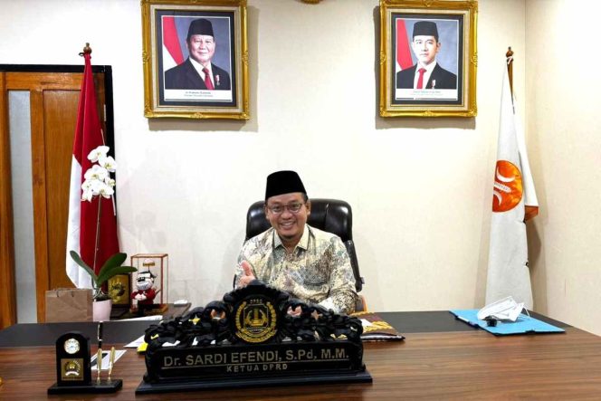 
					Ketua DPRD Kota Bekasi, Sardi Efendi.