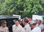 Kavling Mawar Indah, Medansatria, Kota Bekasi, menyambut tim pengukur lahan dengan unjuk rasa, pada Rabu (15/10/2025).