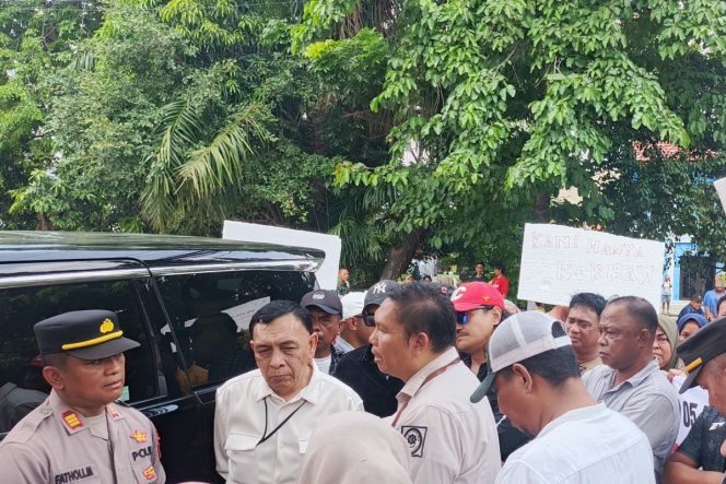 
					Kavling Mawar Indah, Medansatria, Kota Bekasi, menyambut tim pengukur lahan dengan unjuk rasa, pada Rabu (15/10/2025).