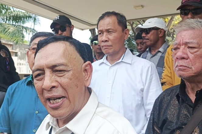 
					H. Y Husen Ibrahim pemilik sah lahan di Bekasi, janjikan warga beri uang kerohiman.