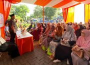 Anggota DPRD Kota Bekasi dari Fraksi PKS, Adhika Dirgantara, saat menyerap aspirasi dari para kader Posyandu.
