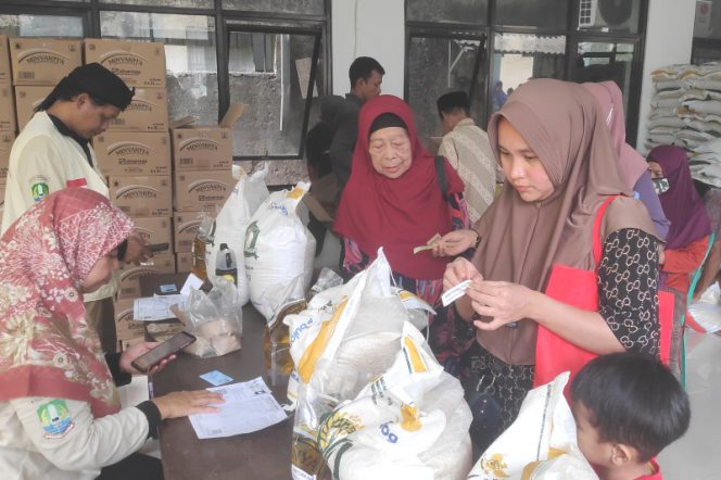 
					Jumlah Penerima Bansos Beras dan Minyak Goreng Wilayah Jatisampurna 2025 Berkurang Signifikan