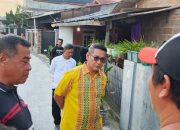 Anggota DPRD Kota Bekasi Dariyanto saat meninjau pembangunan lingkungan di Durenjaya Bekasi Timur.