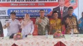 Anggota DPRD Kota Bekasi Fraksi Gerindra, Eko Setyo Pramono saat menyerap aspirasi warga di wilayah Pengasinan, Rawalumbu, Selasa (11/11/2025).
