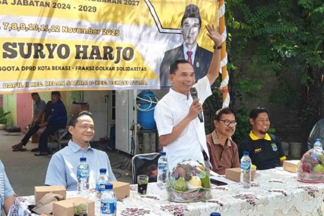 
					H. Ajo saat memberikan sambutan sebagai anggota dewan dalam reses di Medansatria.