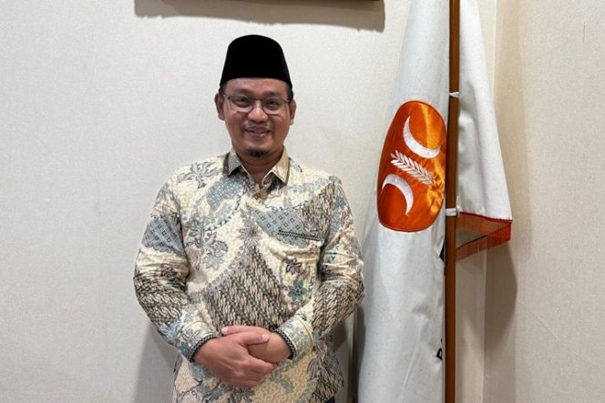 
					Ketua DPRD Kota Bekasi, Sardi Efendi.