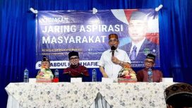 Anggota DPRD Kota Bekasi Abdul Muin Hafied saat menjaring aspirasi warga pada reses III Tahun 2025.