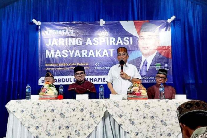 
					Anggota DPRD Kota Bekasi Abdul Muin Hafied saat menjaring aspirasi warga pada reses III Tahun 2025.