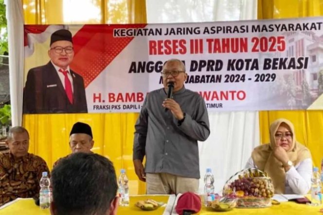 
					Anggota DPRD Kota Bekasi Fraksi PKS, Bambang Purwanto saat memberikan sambutan dalam acara reses di Bekasi Timur.