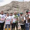 Anggota DPRD Kota Bekasi Sarwin Edi Syaputra (tiga dari kiri) bersama para anggota dewan lain saat melakukan aksi penanaman pohon di Bantargebang.