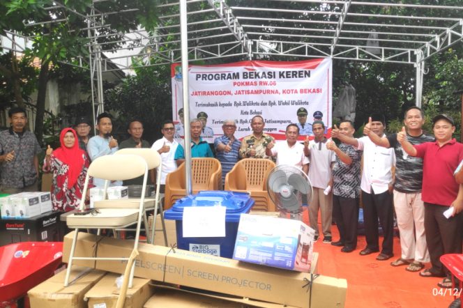 
					Lurah Jatiranggon Serah Terima Aset Barang Program Bekasi Keren 100 Juta RW 06