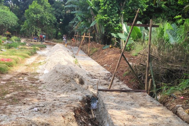 
					Pondasi Tanpa Tulangan Besi Proyek Turap TPU Jatisari Diduga Tak Sesuai Spek
