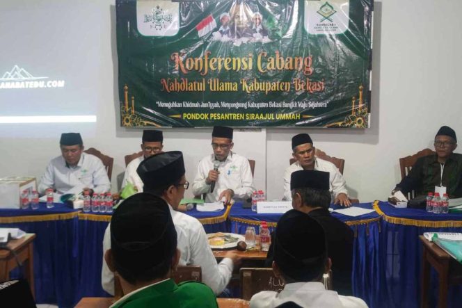 
					Sidang Pleno IV Konferensi Cabang (Konfercab) Ke-10 PCNU Kabupaten Bekasi di Pondok Pesantren Siraajul Ummah, Desa Karangrahayu, Kecamatan Karangbahagia, Sabtu (29/11/2025).
