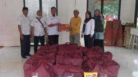 Dinas Sosial (Dinsos) Kabupaten Bekasi menyalurkan bantuan kepada warga Desa Tamansari, Kecamatan Setu, yang terdampak bencana angin puting beliung.
