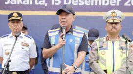 Direktur Utama Jasa Marga Rivan  A. Purwantono memberikan sambutan dalam acara apel terpadu.