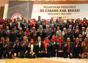 Pengurus Baru IDI Kabupaten Bekasi berfoto bersama usai pelantikan.