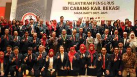 Pengurus Baru IDI Kabupaten Bekasi berfoto bersama usai pelantikan.