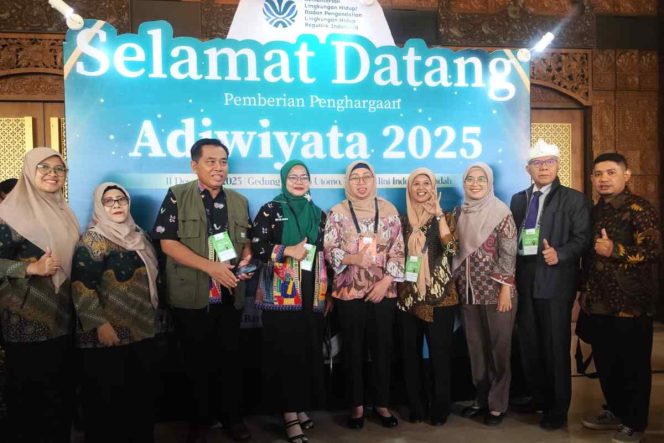 
					Perwakilan sekolah dari Bekasi meraih penghargaan adiwiyata 2025.
