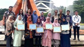 Para peraih Sekolah Adiwiyata dari Kabupaten Bekasi.
