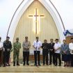 Wali Kota Bekasi Tri Adhianto memberikan sambutan di sela tinjauan keamanan perayaan Natal 2025.