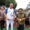 Wali Kota Bekasi Tri Adhianto dan Anggota DPRD Kota Bekasi meresmikan taman di Bekasi Barat.