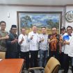 Direktur Utama PT Mitra Patriot berfoto bersama para perwakilan Ormas dan LSM se-Kota Bekasi.