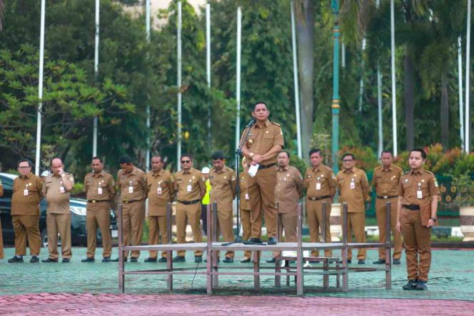 
					Pelaksana Tugas (Plt) Bupati Bekasi, dr. Asep Surya Atmaja.