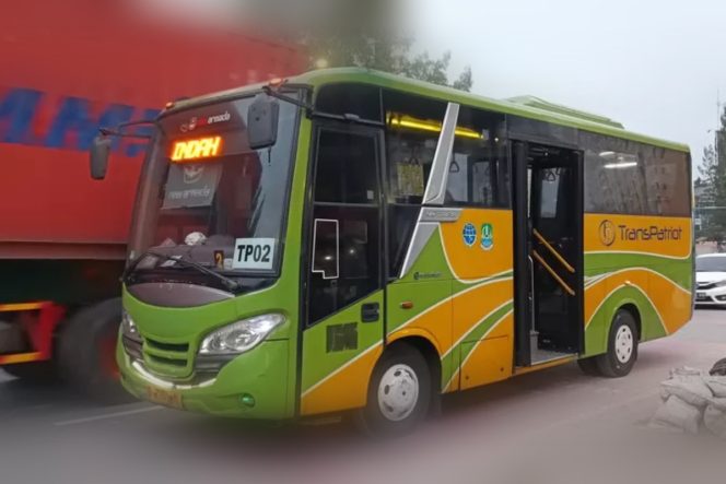 
					Bus Transpatriot Kota Bekasi.