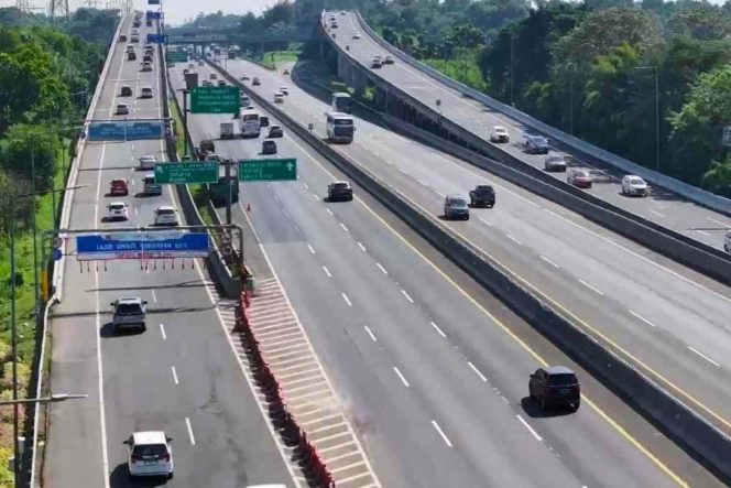 
					Kondisi Lalu lintas Jalan Tol Layang MBZ pada momen libur Nataru.