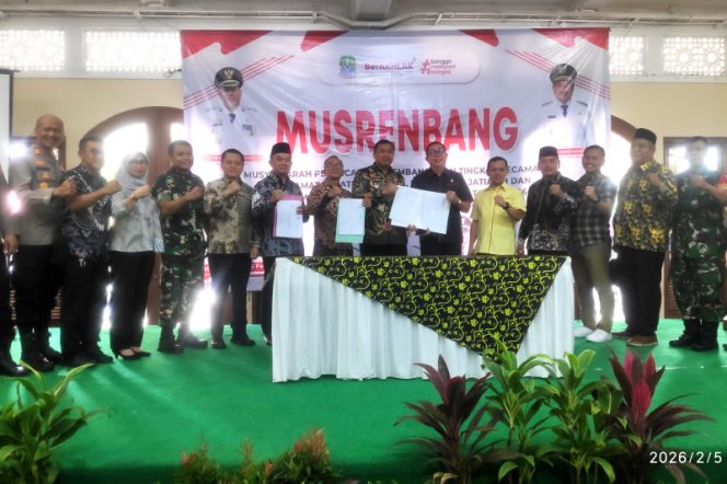 
					Didepan Anggota Dewan Camat Jatisampurna Minta Lahan Parkir RSUD dan TPS