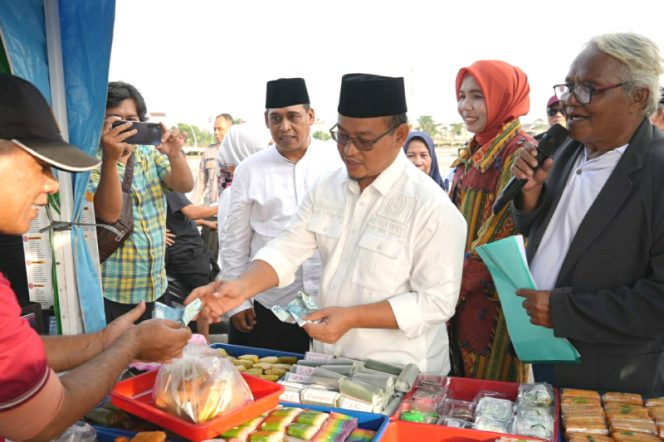 
					Dukung UMKM, Ketua DPRD Kota Bekasi Apresiasi Kampung Takjil Ramadhan 2026 
