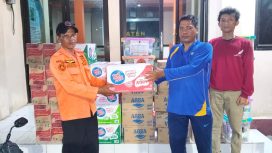 Pemkab Bekasi menyalurkan bantuan kemanusiaan kepada warga terdampak bencana hidrometeorologi sebagai bentuk kepedulian sekaligus upaya meringankan beban masyarakat di Bulan Suci Ramadan.