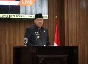 Wali Kota Bekasi, Tri Adhianto, saat memberi sambutan dalam sidang paripurna, Rabu (18/2/2026).