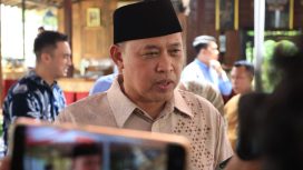 Wali Kota Bekasi Tri Adhianto saat menggelar open house.