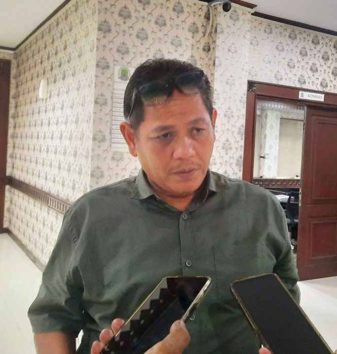 
					Ketua Komisi III Arief Rahman Hakim