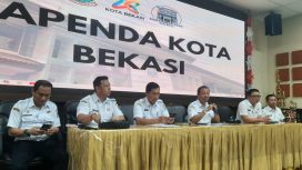 Kepala Bapenda Kota Bekasi saat memberikan keteranganya kepada awak media