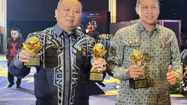 Dirut PTMP bersama Walikota Bekasi saat menerima penghargaan